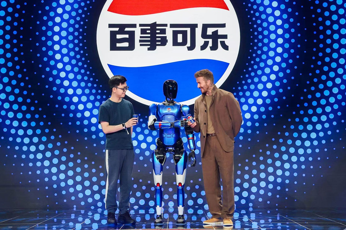 3003.com机器人携手百事中国共创“百事蓝宝” 共燃渴望新章